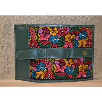 Portfel duży skórzany ciemno zielony z kwiatowym kolorowym haftem .